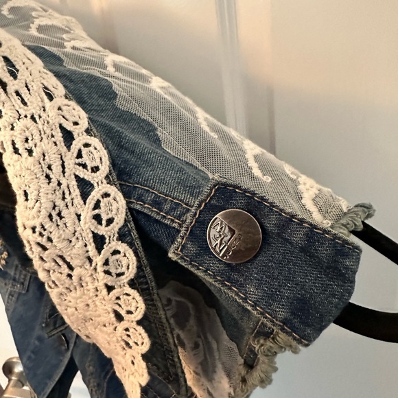 I love Woman’s Denim Vest size Small - Picture 4 of 6